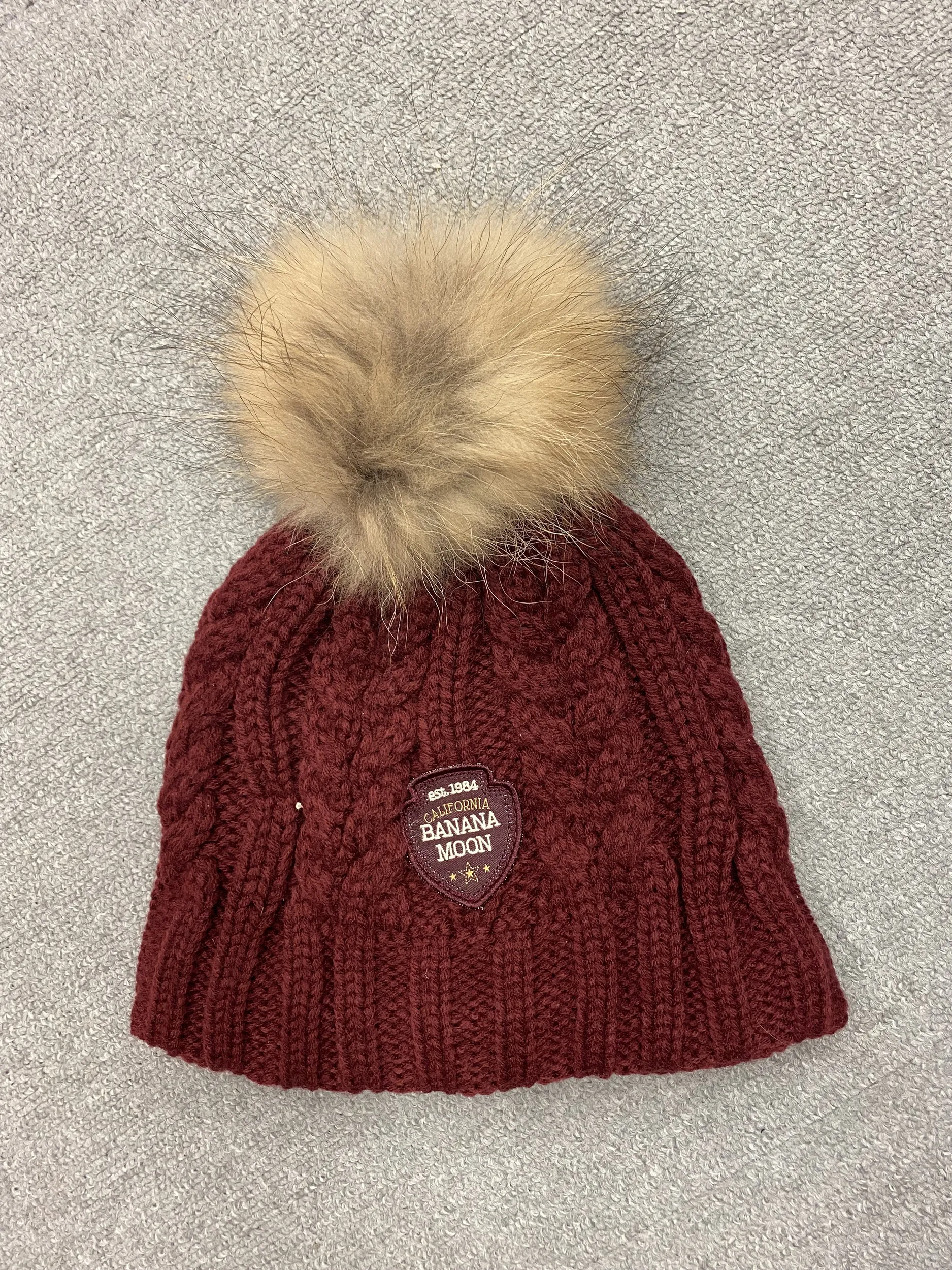 Bonnet banana moon pompon femme couleur rouge