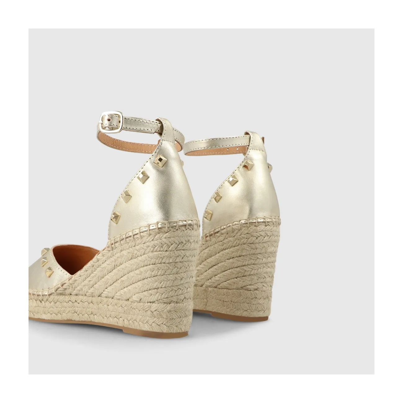 Espadrille femme en cuir métallisé doré et clous métalliques.I LODI Chaussures pour femme online.
