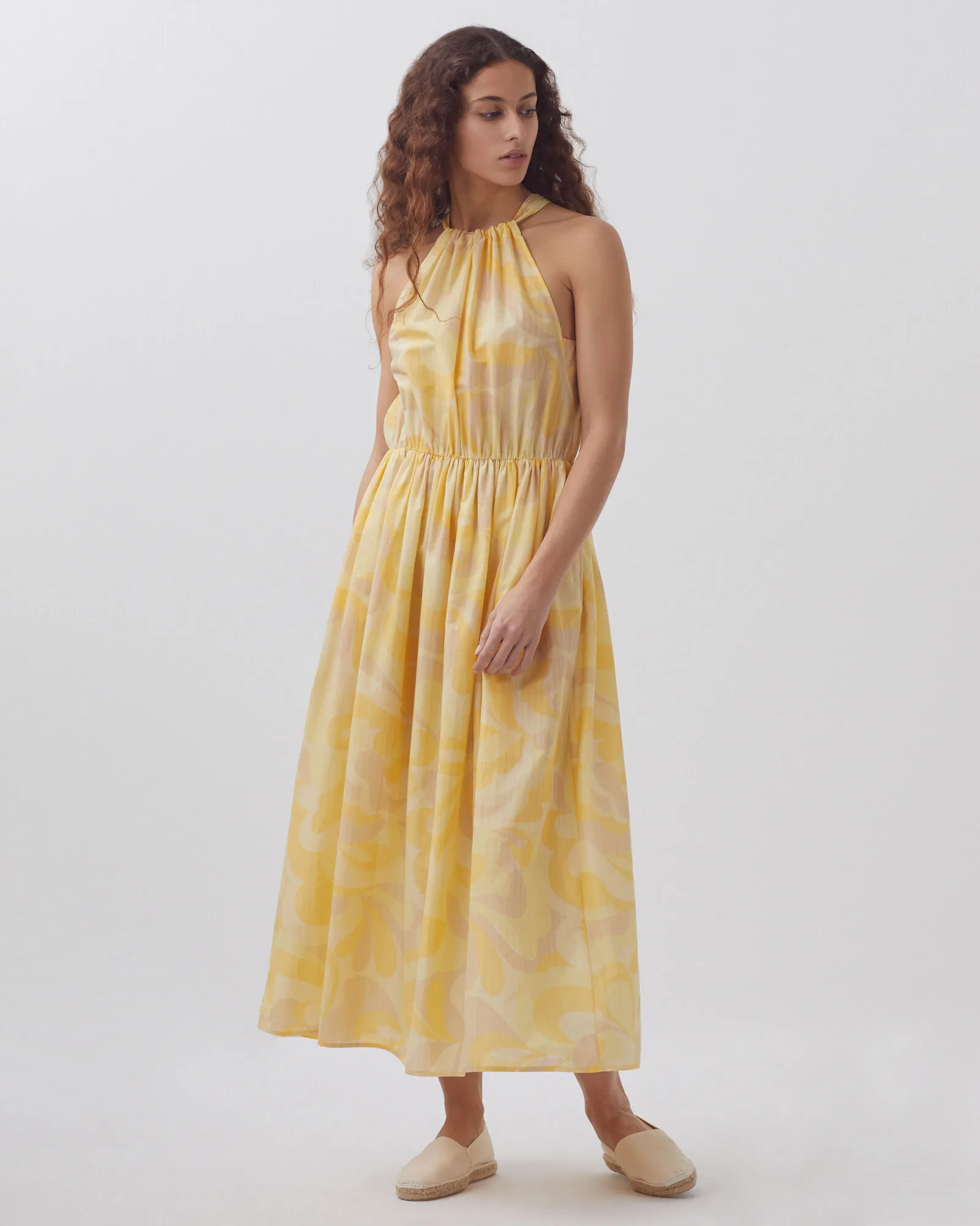 Robe longue encolure américaine